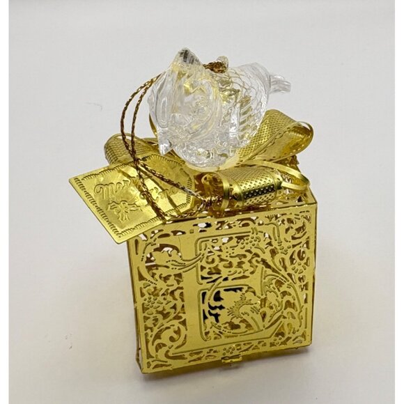 Cardinal Bird on Present Christmas Tree Ornament Light Up Gold Tone Ornate Gift - Picture 5 of 7